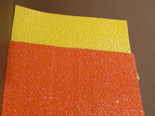 Laminato elastoplastico ad alta visibilità e rifrangenza