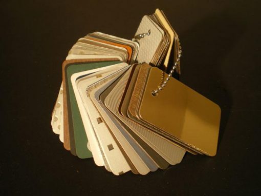 Laminati compositi di fogli metallici e resina fenolica