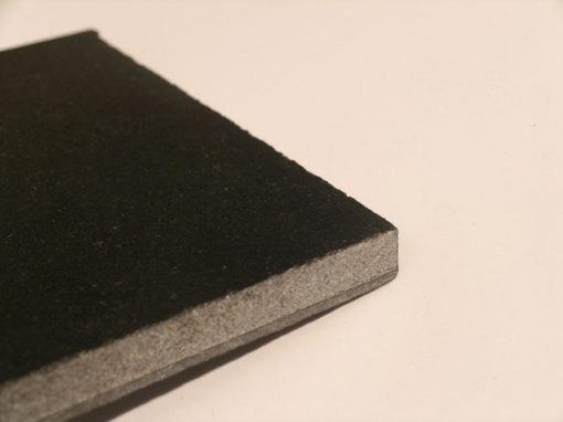 Materiale composito da pietra naturale e fibra di carbonio