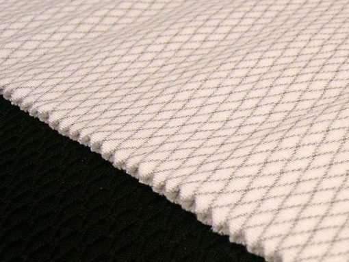 Tessuto elastico a maglia in poliammide ed elastomero